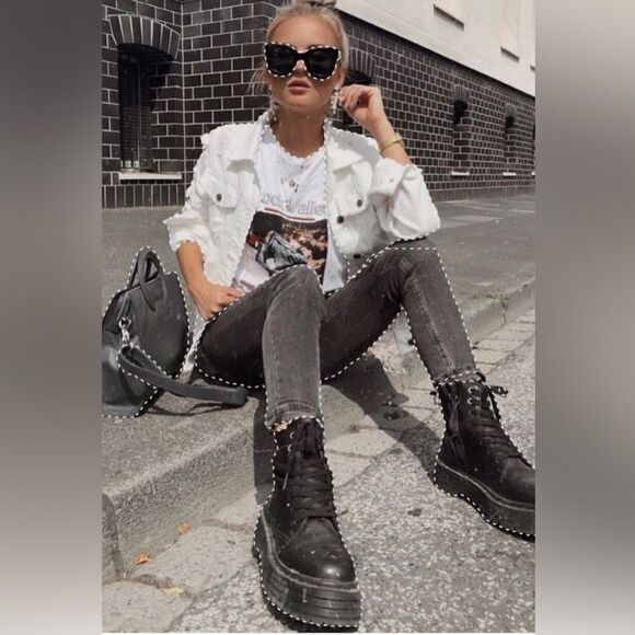 Styles in Black and White!  See at my live show. - Picture 16 of 16